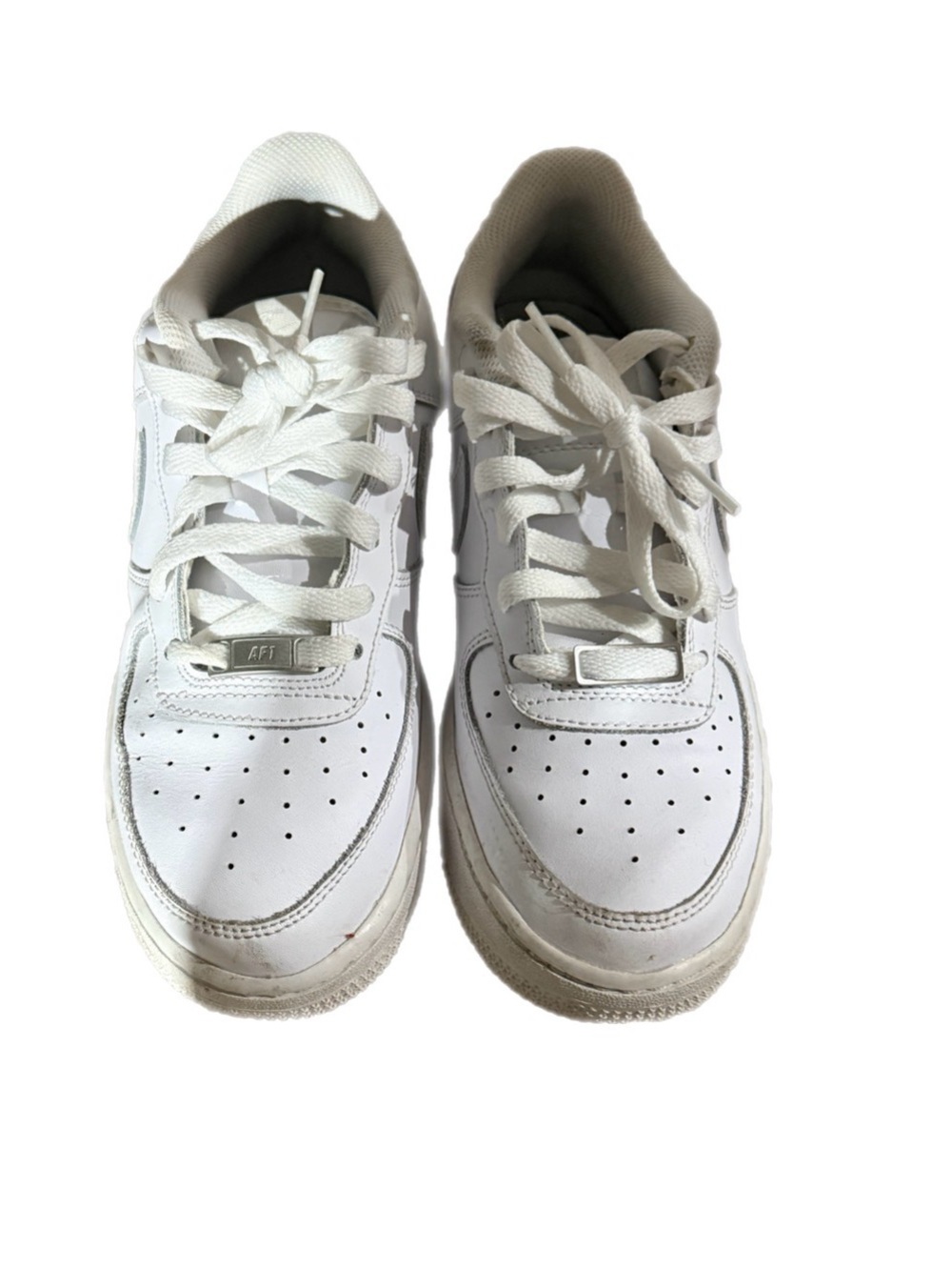 Nike White Low-Top Sneakers - Classic Lace Athletic Style